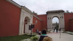Вход в Долмабахче