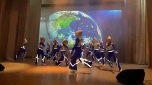 Космос. Танец.