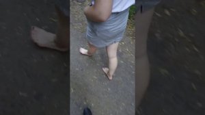Босиком в парке