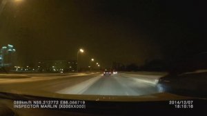 зимний дрифт искры из под колес