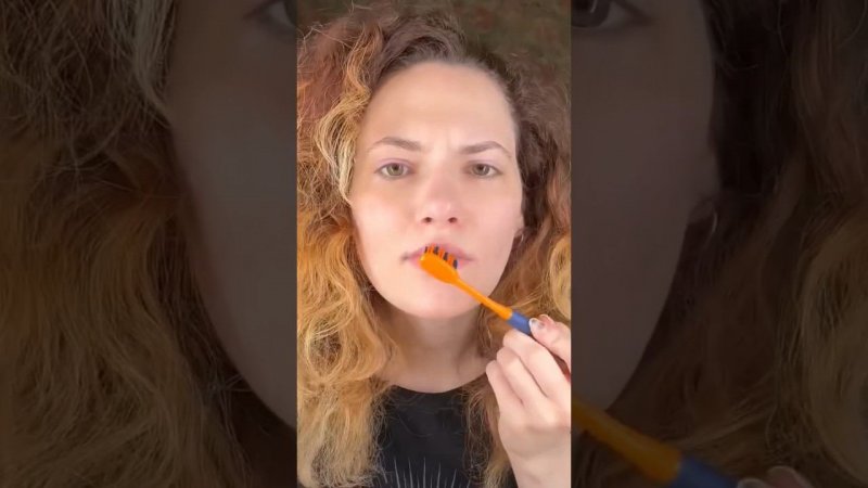 How to makeup lips with a toothbrush