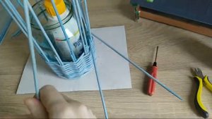 Плетем Кашпо для цветов из газетных трубочек