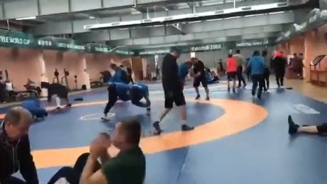 Главный тренер сборной России по Вольной Борьбе Дзамболат Тедеев всегда в тонусе смотреть онлайн