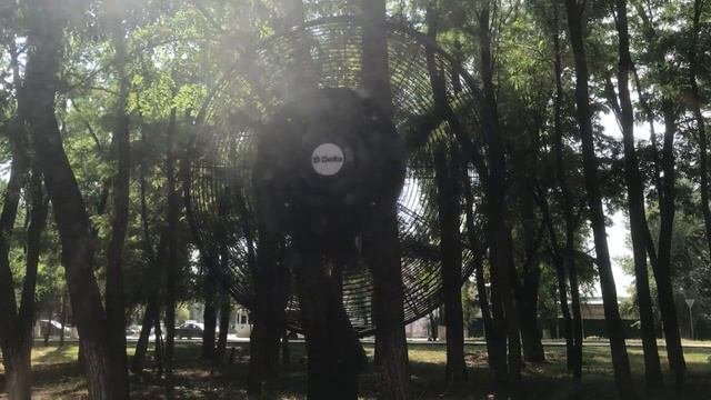 Вентилятор напольный с увлажнителем воздуха для отдыха и бизнесаВентилятор напольный с увлажнителем