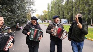 По деревне мы пройдёмся..