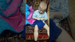 как научить ребенка застёгивать пуговицы #обучение #пуговицы #воспитаниедетей #пуговицы #сын