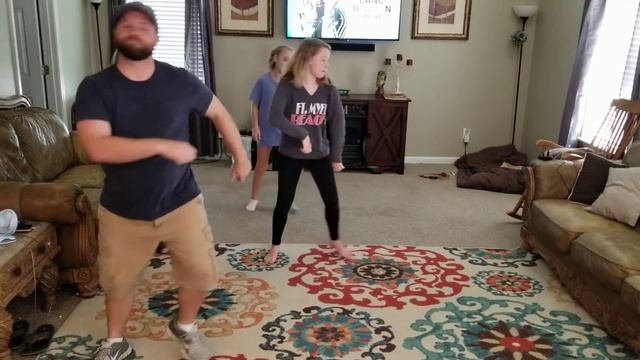 The git up challenge!!!! Surprising mom with this dance!!!! смотреть онлайн
