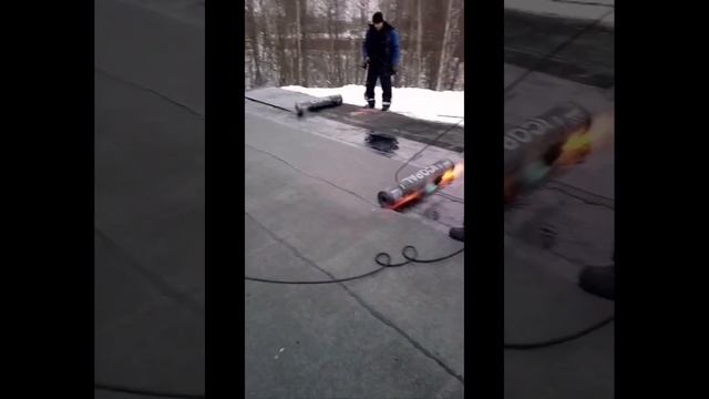 Ремонт мягкой кровли зимой❄️☃️!!!( 3 серия) заезд на рулонах?!! смотреть онлайн
