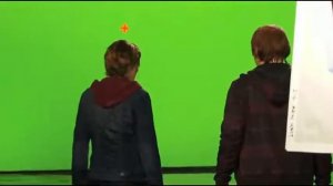 Поцелуи Рон и Гермиону на Дарри Смерть часть 2