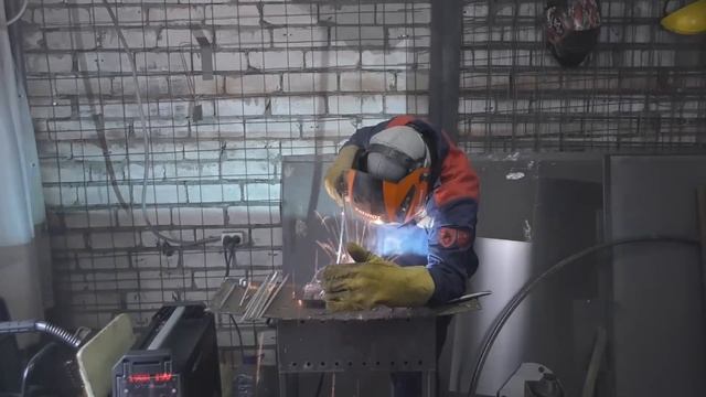 Проверяем режим пульса на ММА у полуавтомата Викинг MIG 200 DOUBLE PULSE / Для чего он нужен? смотреть онлайн