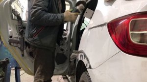 Рихтовка сильно вмятого заднего крыла Renault Logan II