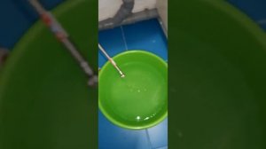 При большом напоре воды резко падает давление.