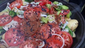 Приготовление вкусной домашней курицы в казане на костре по рецепту мамы