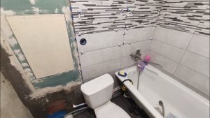 Укладываю настенную плитку в ванной. Установка откидного люка. Часть 2. Ремонт в ванной комнате.