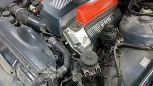 стучат ваносы бмв е38