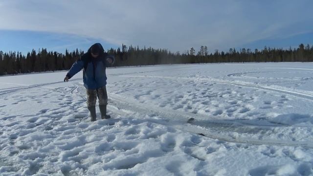 Весенняя рыбалка на озере. Конец марта. смотреть онлайн