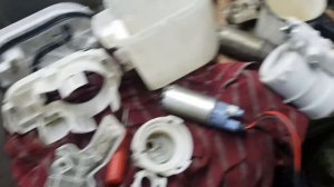 Новый Kia Optima не заводится,где находится предохранитель бензонасоса.Где находится фильтр топлива