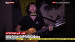 Сергей Елгазин поёт в студии телеканала LifeNews.