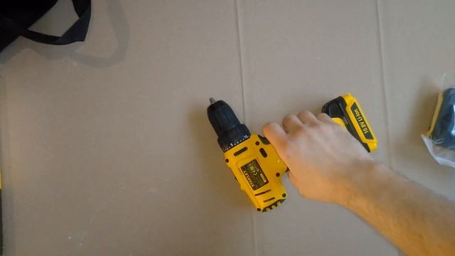 Шуруповерт Stanley SCD12S2-RU\обзор, распаковка смотреть онлайн
