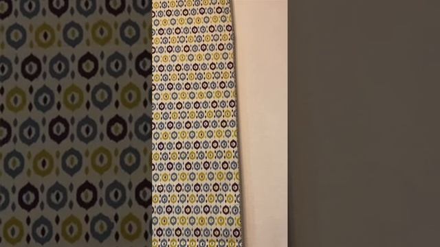 Светлая римская штора с принтом