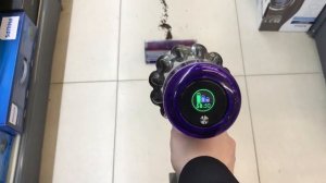 Вертикальный пылесос. Dyson, тест на кафеле