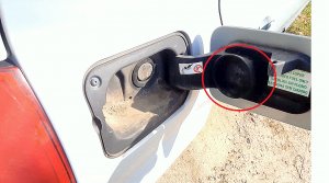 Как вода может попасть в бензобак во время мойки автомобиля Рено?