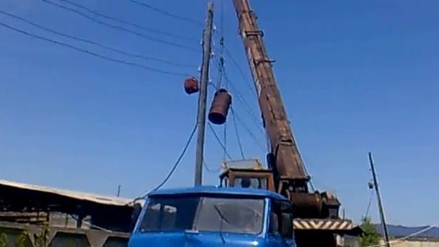 Монтаж линии 04кВ в бочке только русские так могут!