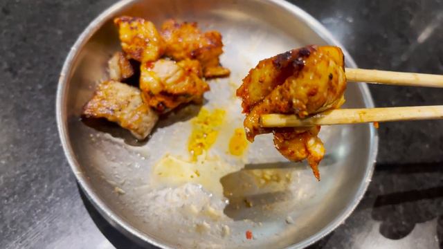 AMAZING AYCE Korean BBQ Buffet In Las Vegas | Master Kim's | Korean BBQ With A Conveyor Belt 🥩🍖 смотреть онлайн