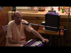 Киртан в кафе "Белый слон", Бхакти Бхагаватамрита Кешава свами махарадж, 27 августа 2014 года.