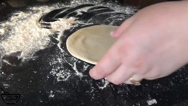 Чебуреки!!! Рецепт с двумя начинками !!! С творогом и зеленью и сыром и помидорами! ОЧЕНЬ вкусные!