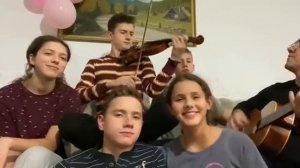 НОВАЯ ПЕСНЯ «В городке где пришлось мне родиться» || поют Перебиковские