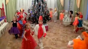 Новогодний утренник в детском саду Парная пляска "Новогодний хоровод"