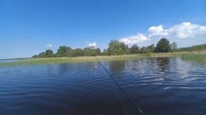 Поиск и ловля крупного окуня на водохранилище с лодки на спиннинг