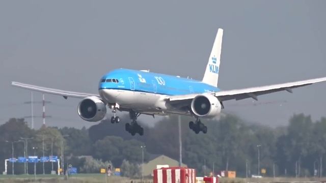 Красивое Видео Посадка больших самолетов в Европе. Пассажирский самолет заходит на посадку смотреть онлайн