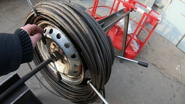 Мотаем трос на барабан лебёдки КМУ Kanglim KS1256. Самоделка для удобной работы с тросом. Люлька