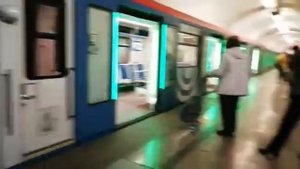 Москва на станции университет посадки нет