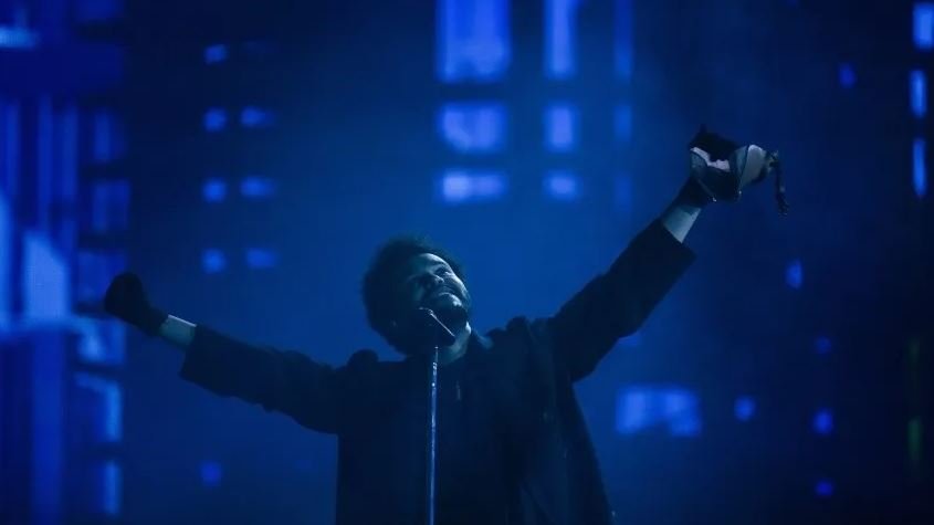 Певец The Weeknd потерял голос во время концерта в Лос-Анжелесе