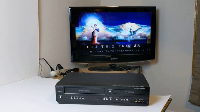 Magnavox ZV427MG9 DVD/VCR Digital Recorder Combo смотреть онлайн