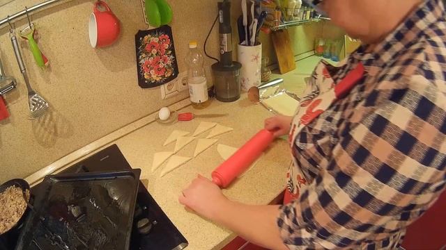 Пирог "Цветочек" из слоеного теста с начинкой. смотреть онлайн