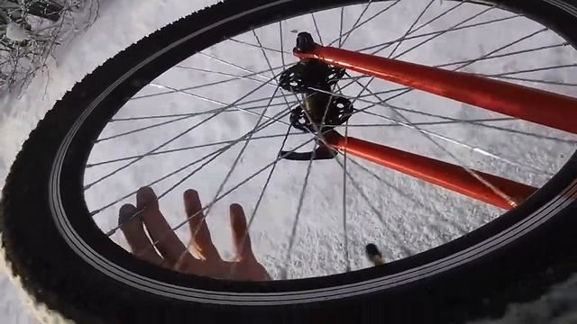 Температура на улице -25 °C. Колесо крутится плохо.