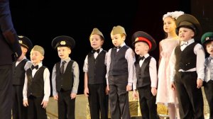 "Бравые солдаты" - хор "Крутые парни и девчонки"