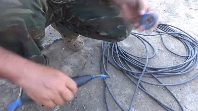 Начали заливать столбики под ограждение из про-металла. смотреть онлайн