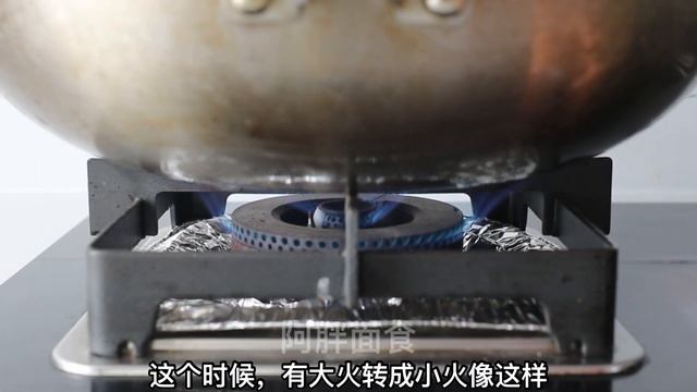 荷包蛋最正确的做法，一锅煮6个也不散，比普通水煮蛋好吃多了【阿胖面食】 смотреть онлайн