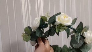 Венок  из искусственных  цветов  зелени эвкалипта с розами