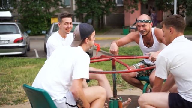 ВЫБЛЮВАЛ ЛЕГКИЕ НА КАРУСЕЛИ ИЛИ КАК ПРИРУЧИТЬ ДРАКОНА / Неудачник смотреть онлайн