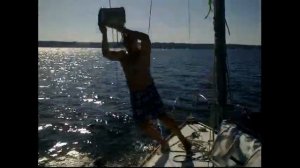 Ice Bucket Challenge на яхте, прикол падает за борт