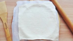 Пирог с сеточкой из теста