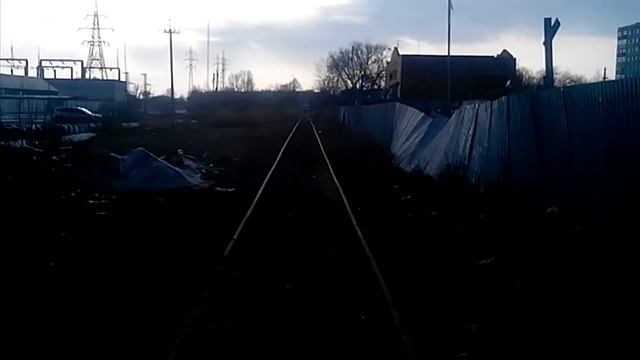 Омск. Рельсы уходят в даль. Покосившийся забор. смотреть онлайн