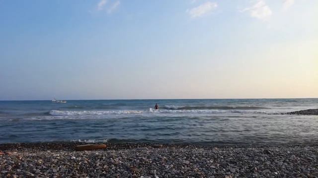 Пляж в районе населенного пункта Аше. 25 июня 2019 года. смотреть онлайн