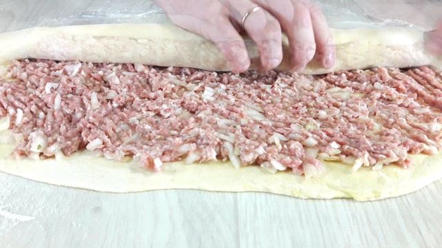 Забудьте про ПИРОЖКИ с мясом и БЕЛЯШИ с мясом! Необычная домашняя вкусная выпечка в духовке смотреть онлайн